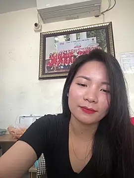 Bee Yellow00 online show from April 2026 03:19:01 AM