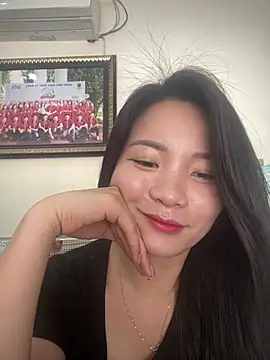 Bee Yellow00 online show from April 2026 04:26:01 AM