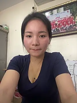 Bee Yellow00 online show from April 2026 02:08:01 AM