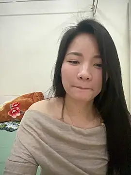 Bee Yellow00 online show from April 2026 04:58:01 AM