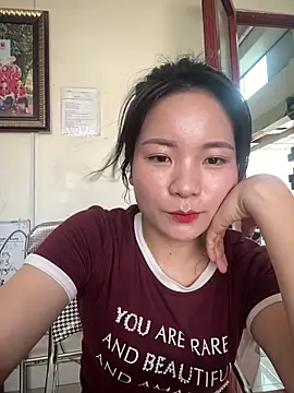 Bee Yellow00 online show from April 2026 08:21:02 AM