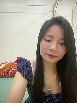 Bee Yellow00 online show from April 2026 04:52:01 AM