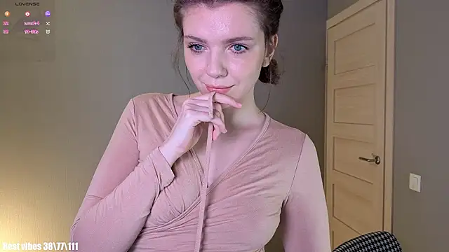 PollyRouge   online show from February 2026 09:06:02 PM