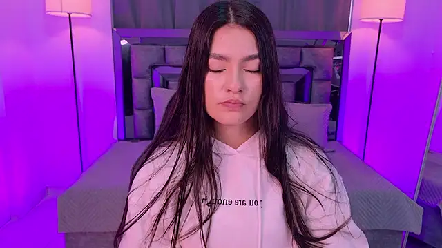 Bella Clark2 online show from March 2026 01:35:02 PM