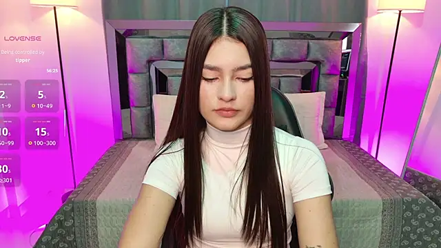 Snapshot of Bella_Clark2 chatting on February 2026 01:29:01 PM Bella Clark2 online show from February 2026 01:29:01 PM