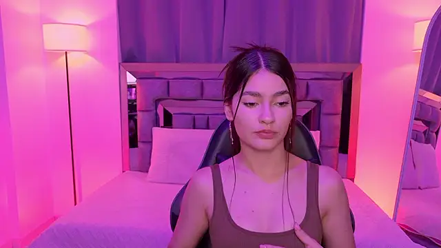 Snapshot of Bella_Clark2 chatting on February 2026 11:38:01 PM Bella Clark2 online show from February 2026 11:38:01 PM