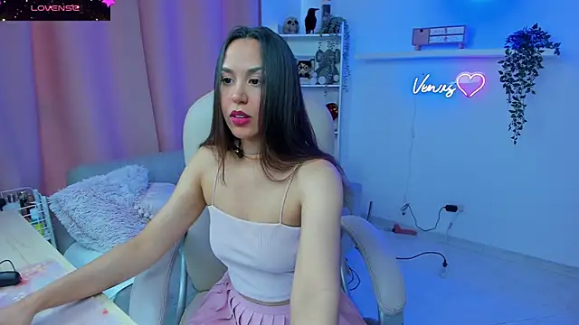 Snapshot of VenusIsLove_ chatting on September 2025 06:59:01 PM VenusIsLove online show from September 2025 06:59:01 PM