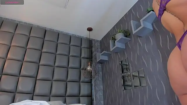 dannavelvet online show from April 2026 12:42:02 PM