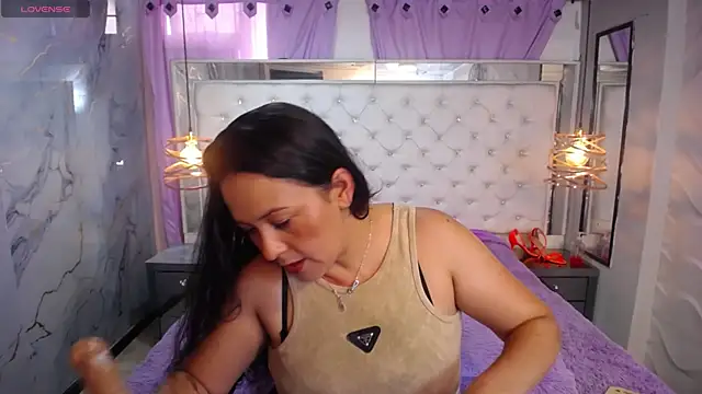 Snapshot of Melissa-roberts chatting on November 2025 07:18:01 PM Melissa-roberts online show from November 2025 07:18:01 PM