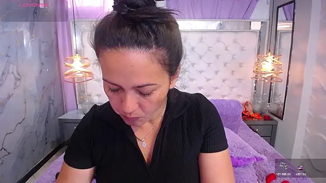 Snapshot of Melissa-roberts chatting on November 2025 04:32:01 PM Melissa-roberts online show from November 2025 04:32:01 PM