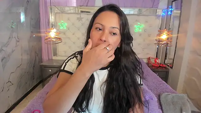 Snapshot of Melissa-roberts chatting on December 2025 03:38:02 PM Melissa-roberts online show from December 2025 03:38:02 PM