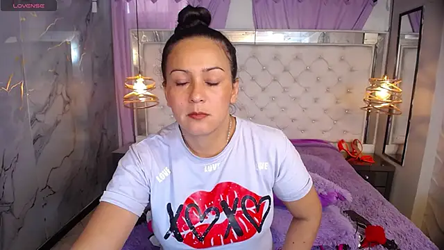 Snapshot of Melissa-roberts chatting on November 2025 07:14:01 PM Melissa-roberts online show from November 2025 07:14:01 PM