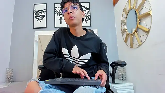 Snapshot of adams_bobby chatting on March 2026 11:01:02 AM adams bobby online show from March 2026 11:01:02 AM