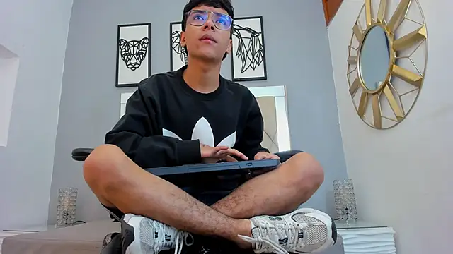 Snapshot of adams_bobby chatting on April 2026 11:02:01 AM adams bobby online show from April 2026 11:02:01 AM