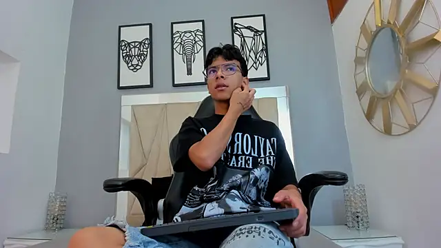 Snapshot of adams_bobby chatting on April 2026 11:01:01 AM adams bobby online show from April 2026 11:01:01 AM