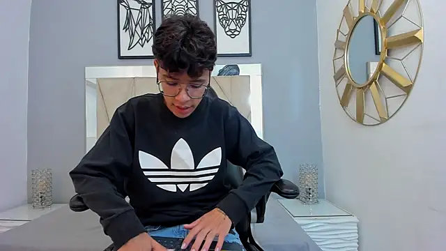 Snapshot of adams_bobby chatting on December 2025 11:34:01 AM adams bobby online show from December 2025 11:34:01 AM