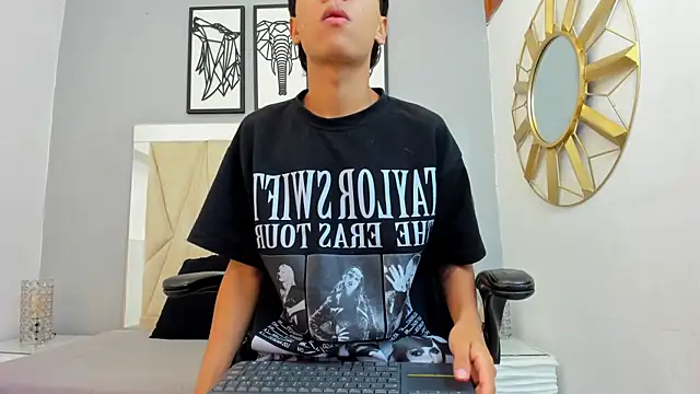 Snapshot of adams_bobby chatting on December 2025 11:36:02 AM adams bobby online show from December 2025 11:36:02 AM