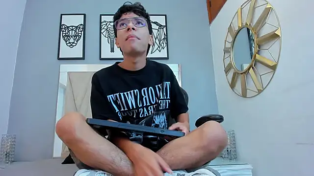 Snapshot of adams_bobby chatting on March 2026 11:01:02 AM adams bobby online show from March 2026 11:01:02 AM