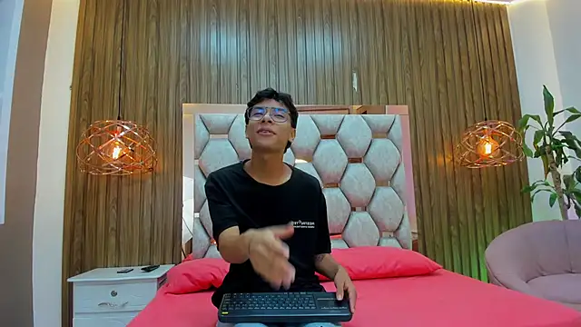 Snapshot of adams_bobby chatting on January 2026 11:35:02 AM adams bobby online show from January 2026 11:35:02 AM