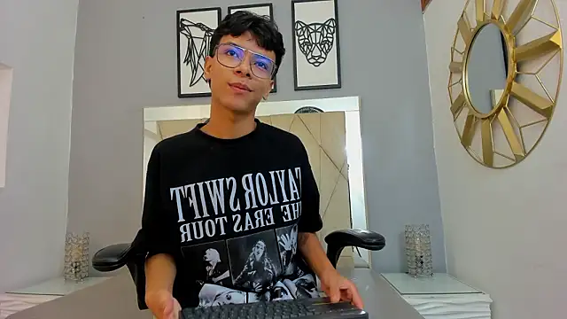 Snapshot of adams_bobby chatting on February 2026 11:19:01 AM adams bobby online show from February 2026 11:19:01 AM