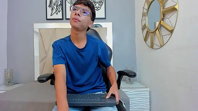 Snapshot of adams_bobby chatting on January 2026 11:17:02 AM adams bobby online show from January 2026 11:17:02 AM