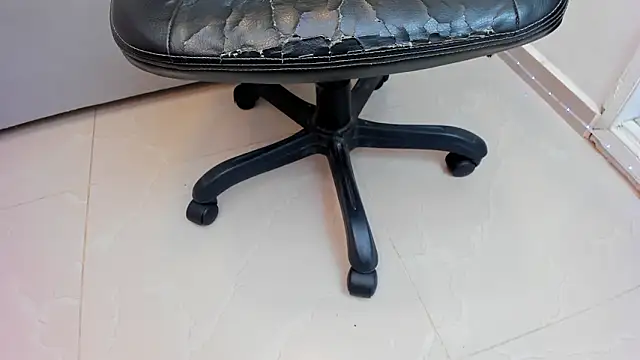 Snapshot of adams_bobby chatting on February 2026 12:05:01 PM adams bobby online show from February 2026 12:05:01 PM