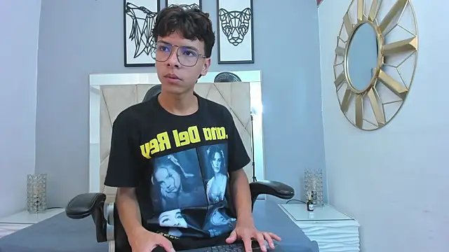 Snapshot of adams_bobby chatting on November 2025 11:32:02 AM adams bobby online show from November 2025 11:32:02 AM