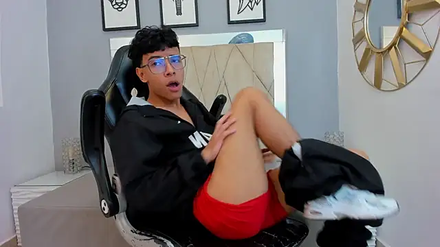 Snapshot of adams_bobby chatting on April 2026 11:03:01 AM adams bobby online show from April 2026 11:03:01 AM