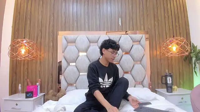 Snapshot of adams_bobby chatting on June 2026 11:16:01 AM adams bobby online show from June 2026 11:16:01 AM