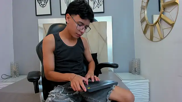 Snapshot of adams_bobby chatting on March 2026 11:07:02 AM adams bobby online show from March 2026 11:07:02 AM