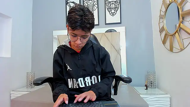 Snapshot of adams_bobby chatting on December 2025 11:38:02 AM adams bobby online show from December 2025 11:38:02 AM