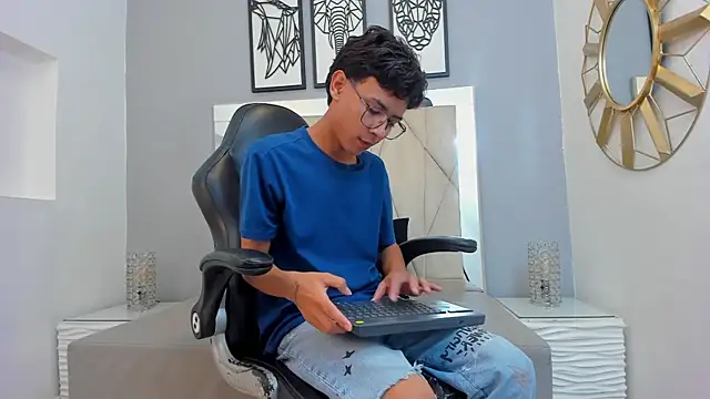 Snapshot of adams_bobby chatting on January 2026 11:16:02 AM adams bobby online show from January 2026 11:16:02 AM