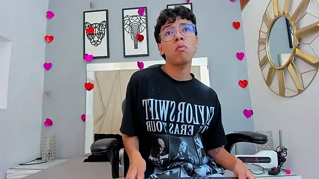 Snapshot of adams_bobby chatting on February 2026 11:43:02 AM adams bobby online show from February 2026 11:43:02 AM