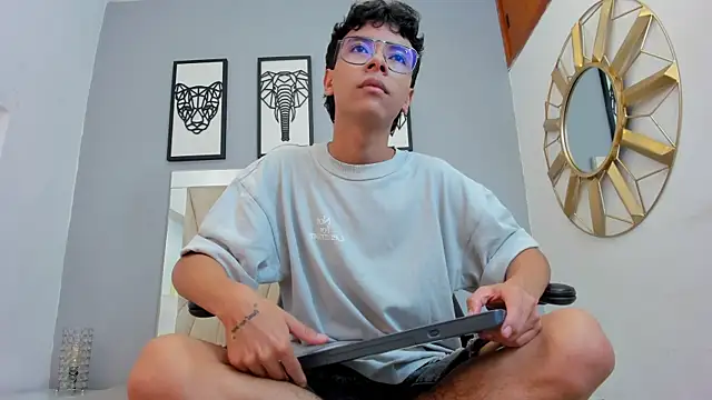 Snapshot of adams_bobby chatting on May 2026 11:20:01 AM adams bobby online show from May 2026 11:20:01 AM