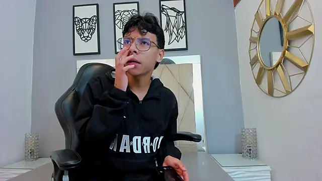 Snapshot of adams_bobby chatting on March 2026 11:00:02 AM adams bobby online show from March 2026 11:00:02 AM