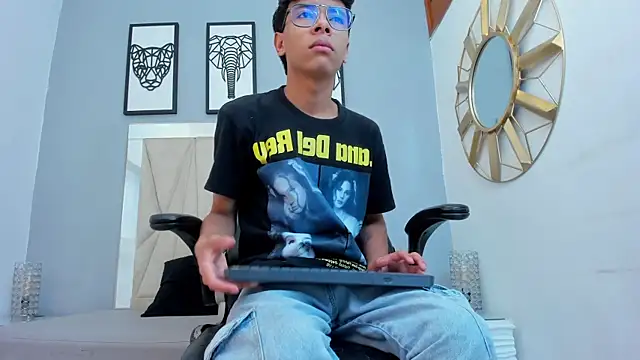 Snapshot of adams_bobby chatting on April 2026 11:11:01 AM adams bobby online show from April 2026 11:11:01 AM