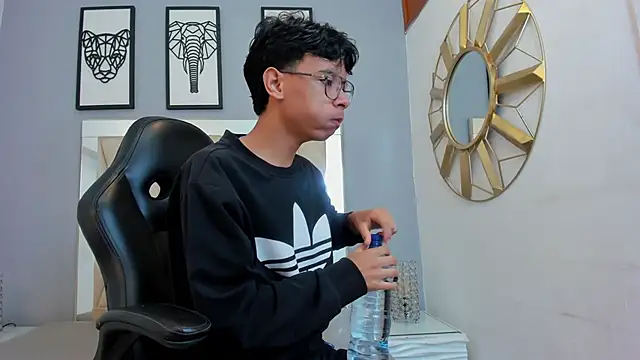 Snapshot of adams_bobby chatting on March 2026 11:06:01 AM adams bobby online show from March 2026 11:06:01 AM