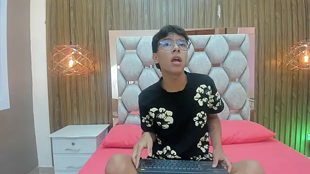 Snapshot of adams_bobby chatting on January 2026 11:25:01 AM adams bobby online show from January 2026 11:25:01 AM