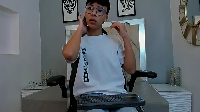 Snapshot of adams_bobby chatting on March 2026 11:07:01 AM adams bobby online show from March 2026 11:07:01 AM