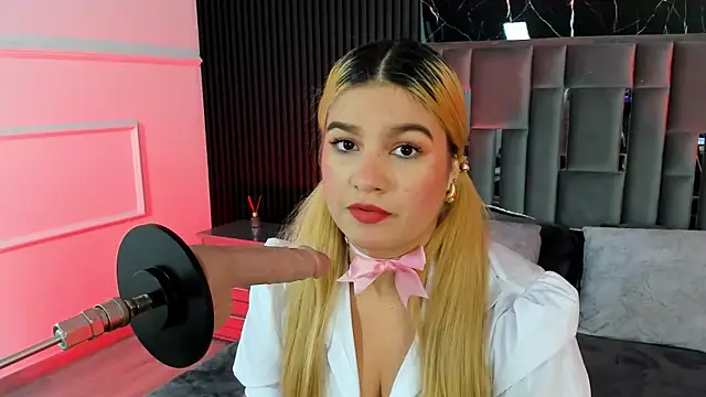 Liahfontaine online show from October 2025 12:13:02 PM