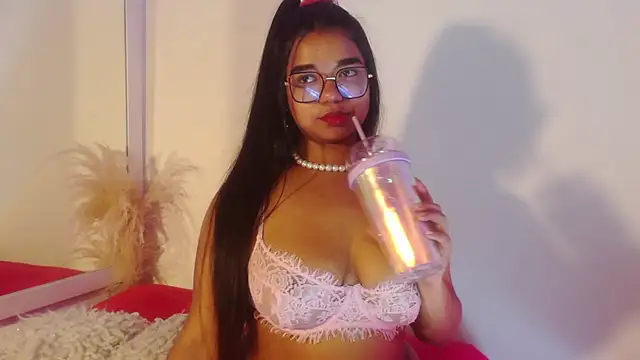 Zafiro Evans online show from November 2025 06:30:01 PM