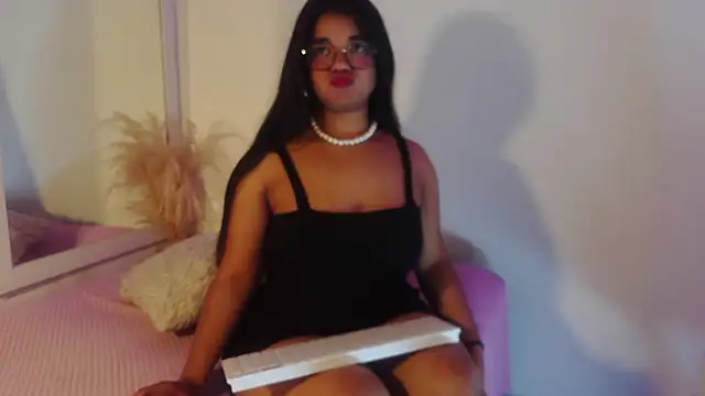 Zafiro Evans online show from December 2025 04:28:02 PM