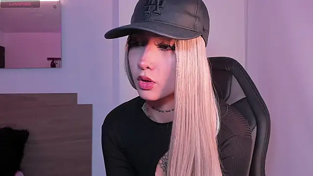 Snapshot of Katta_Martini_ chatting on November 2025 11:44:01 AM Katta Martini online show from November 2025 11:44:01 AM