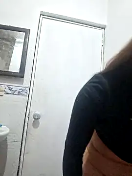 Snapshot of valilu_rosse27 chatting on February 2026 02:44:02 AM valilu rosse27 online show from February 2026 02:44:02 AM