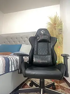 Snapshot of jony_Oconnor chatting on December 2025 12:00:01 PM jony Oconnor online show from December 2025 12:00:01 PM