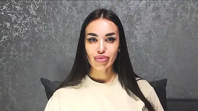 velvetveyraX online show from April 2026 06:32:01 PM