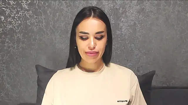 velvetveyraX online show from April 2026 04:53:02 PM