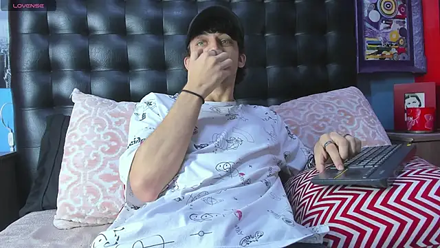 Khalid16  online show from November 2025 01:48:02 PM