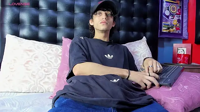 Khalid16  online show from November 2025 01:37:02 PM