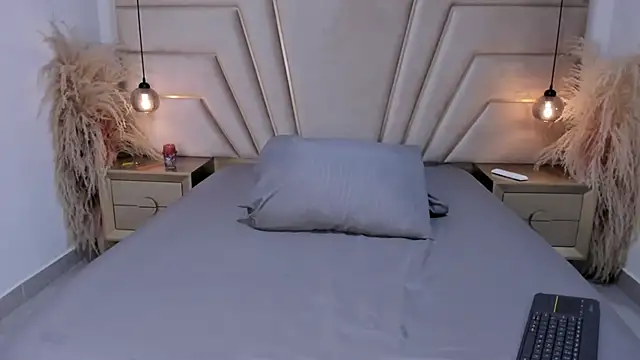 Snapshot of MaroxCute chatting on November 2025 11:33:01 AM MaroxCute online show from November 2025 11:33:01 AM